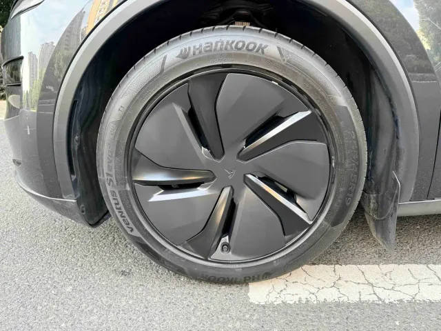 Tesla Model Y — Фото автомобиля 4