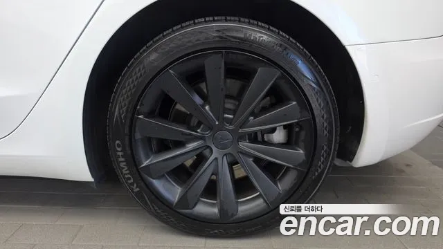 Tesla Model 3 — Фото автомобиля 21