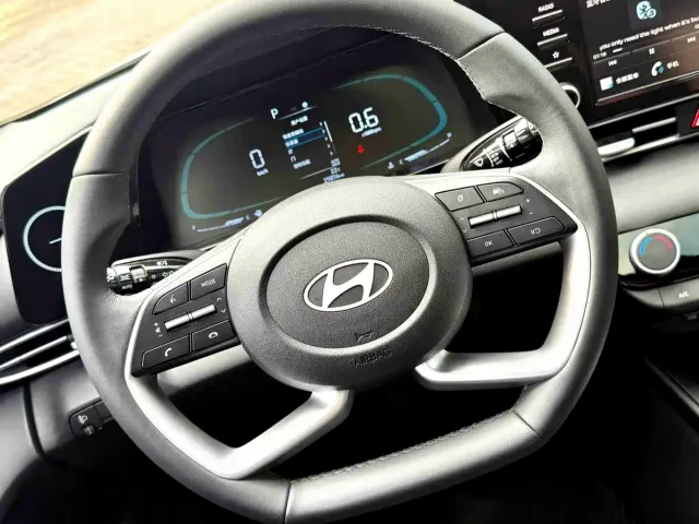 Hyundai Elantra — Фото автомобиля 19