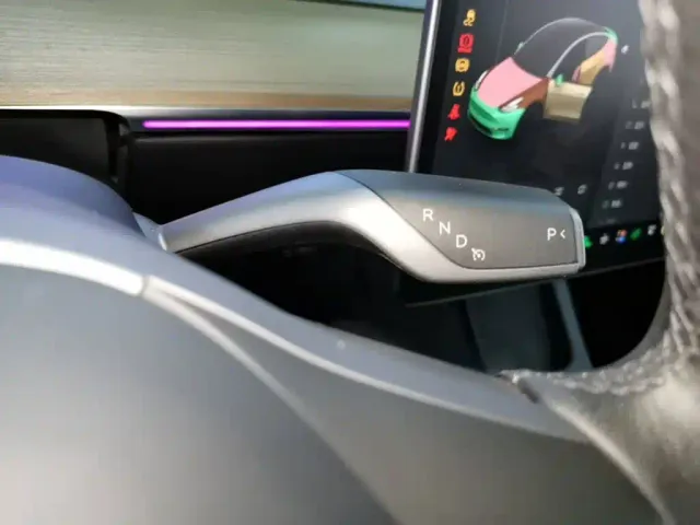 Tesla Model Y — Фото автомобиля 13