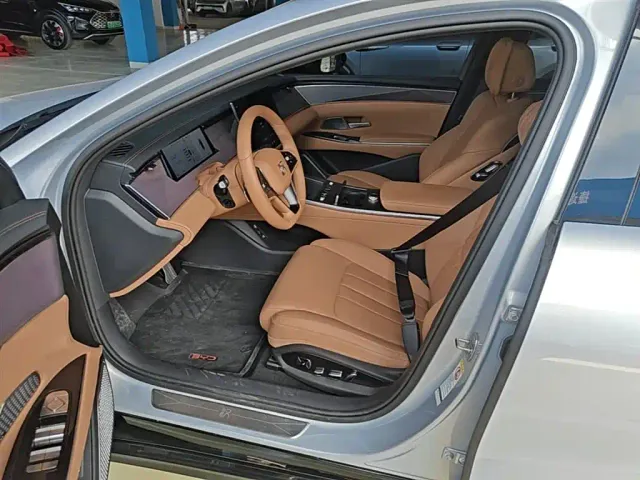 BYD Han L — Фото автомобиля 14