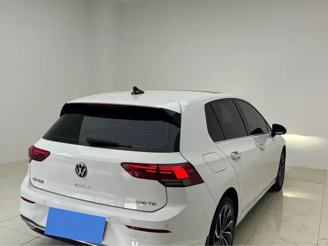 Volkswagen Golf — Фото автомобиля 8