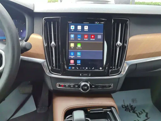 Volvo S90 — Фото автомобиля 8