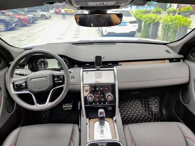 Land Rover Discovery Sport — Фото автомобиля 10