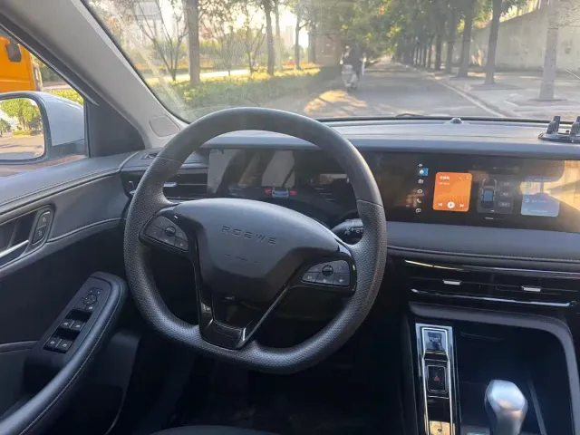 Roewe i5 — Фото автомобиля 9
