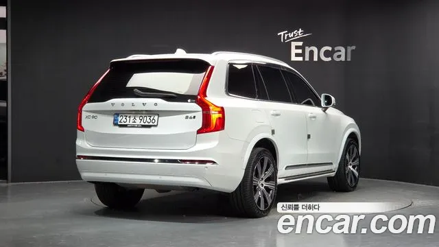 Volvo XC90 — Фото автомобиля 2