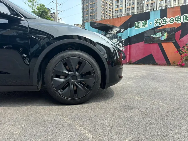 Tesla Model Y — Фото автомобиля 15