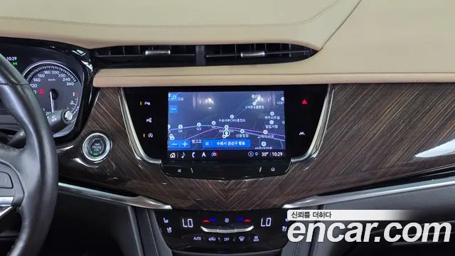Cadillac XT6 — Фото автомобиля 11