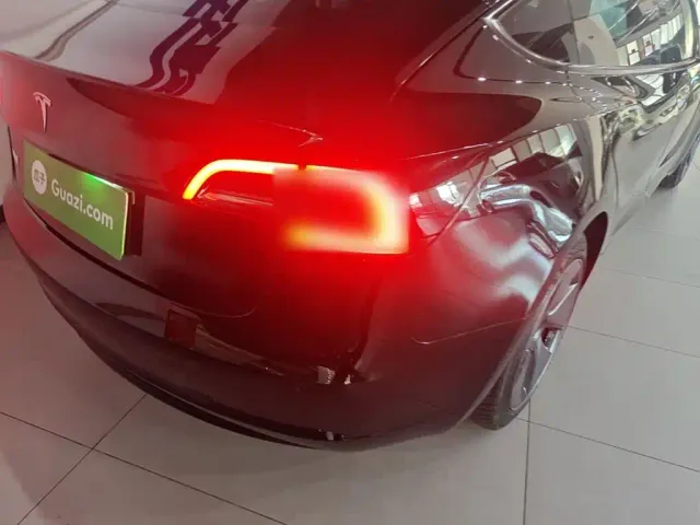 Tesla Model 3 — Фото автомобиля 7