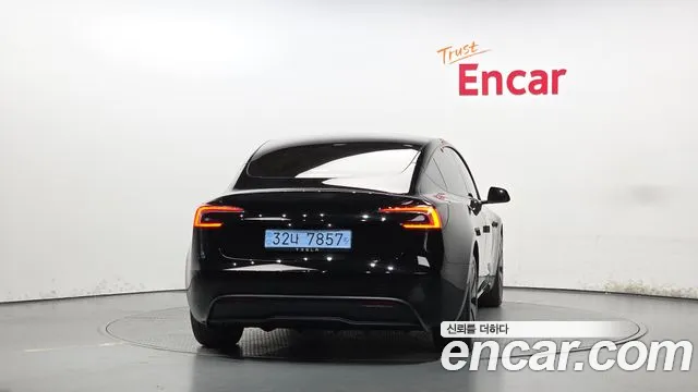 Tesla Model 3 — Фото автомобиля 4