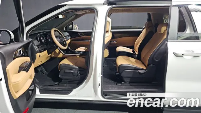 Kia Canival — Фото автомобиля 10