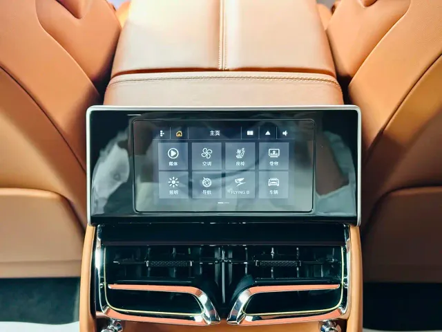 Bentley Flying Spur — Фото автомобиля 11
