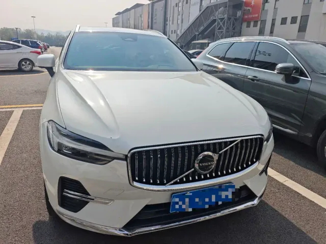 Volvo XC60 — Фото автомобиля 2