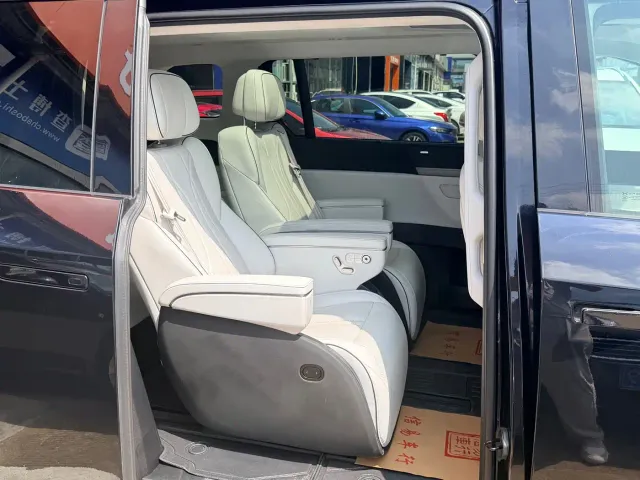 Xpeng X9 — Фото автомобиля 17