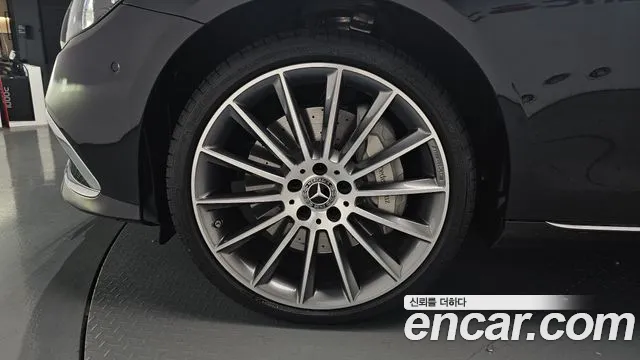 Mercedes-Benz E-Class — Фото автомобиля 5