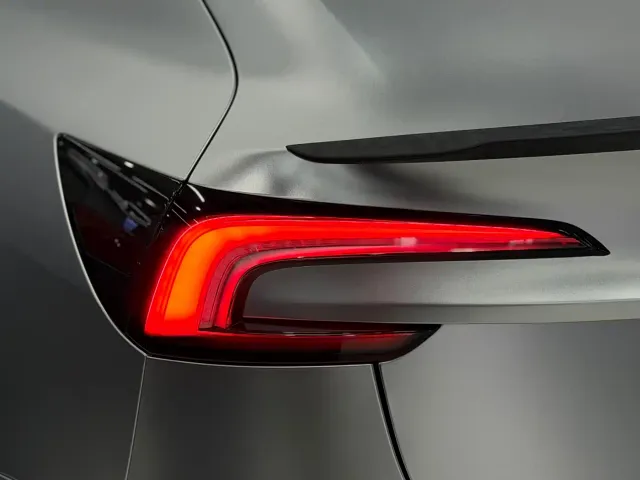 Tesla Model 3 — Фото автомобиля 17