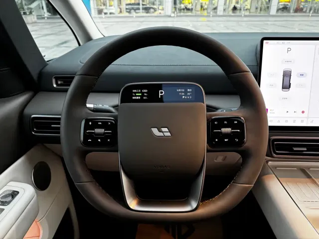 Li Auto MEGA — Фото автомобиля 17