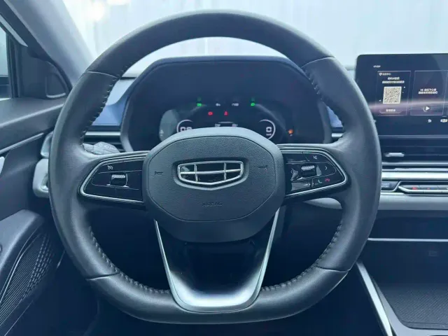Geely Emgrand — Фото автомобиля 11