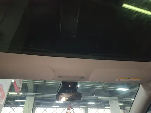 Tesla Model Y — Фото автомобиля 17