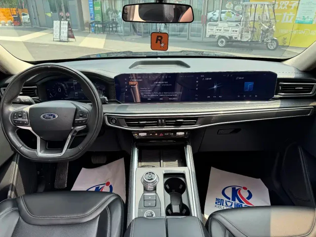 Ford Explorer — Фото автомобиля 10