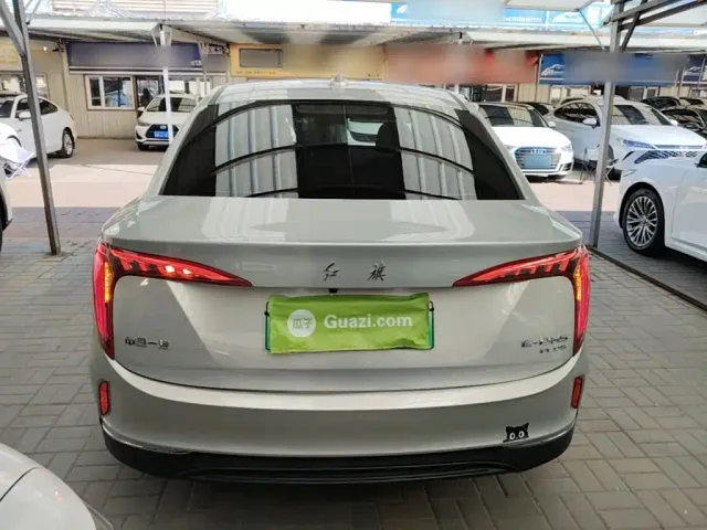 Hongqi E-QM5 — Фото автомобиля 5