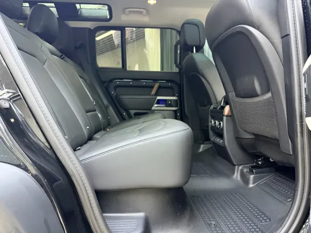 Land Rover Defender — Фото автомобиля 25