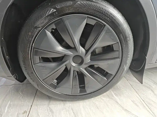 Tesla Model Y — Фото автомобиля 22