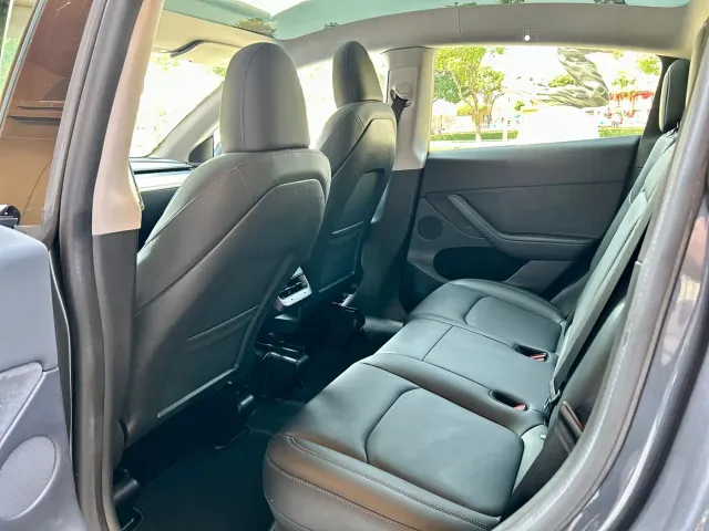 Tesla Model Y — Фото автомобиля 8