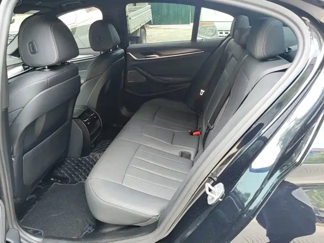 BMW 5 Series — Фото автомобиля 12