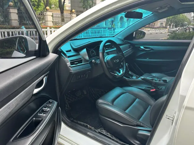 Geely Emgrand — Фото автомобиля 11