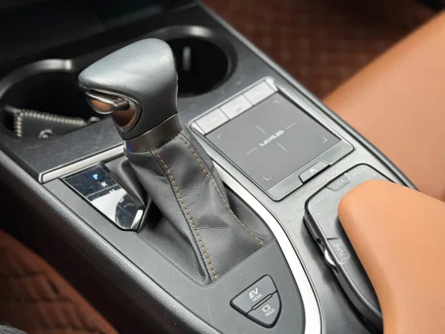 Lexus UX — Фото автомобиля 11