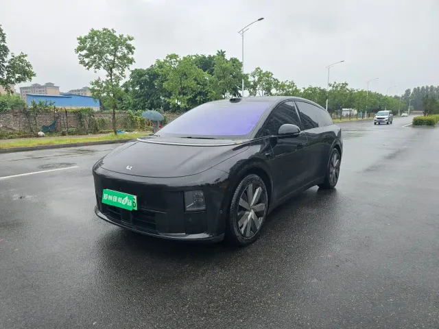 Фотография автомобиля — Li Auto i6