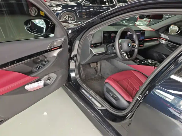 BMW 5 Series — Фото автомобиля 11