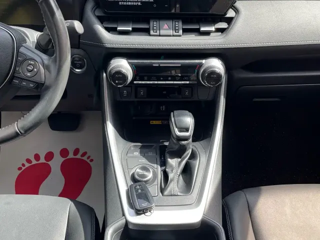 Toyota RAV4 — Фото автомобиля 12