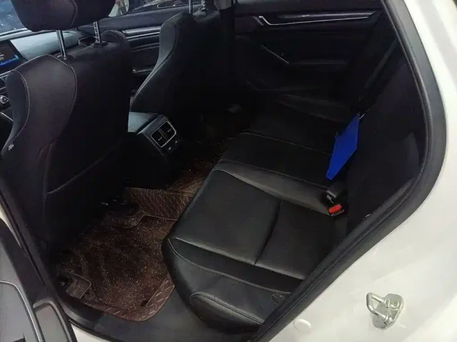 Honda Accord — Фото автомобиля 16
