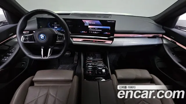 BMW i5 G60 — Фото автомобиля 10