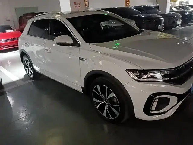 Volkswagen T-Roc — Фото автомобиля 3