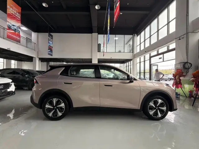 Changan Qiyuan Q05 — Фото автомобиля 6