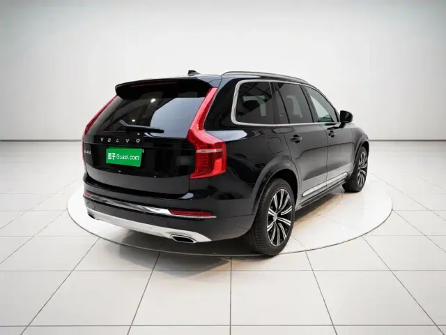 Volvo XC90 — Фото автомобиля 6
