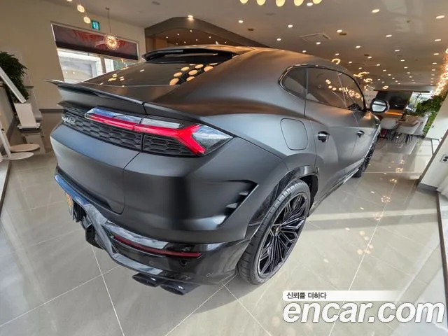 Lamborghini Urus — Фото автомобиля 6