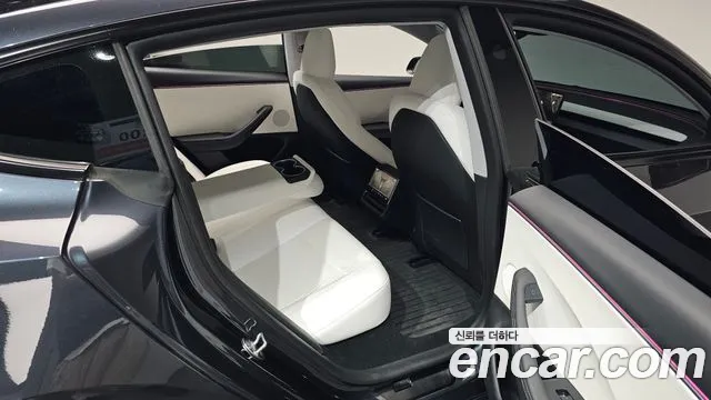 Tesla Model 3 — Фото автомобиля 11