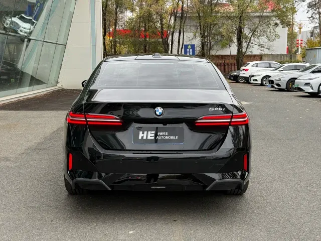 BMW 5 Series — Фото автомобиля 5