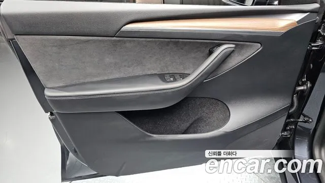 Tesla Model Y — Фото автомобиля 20