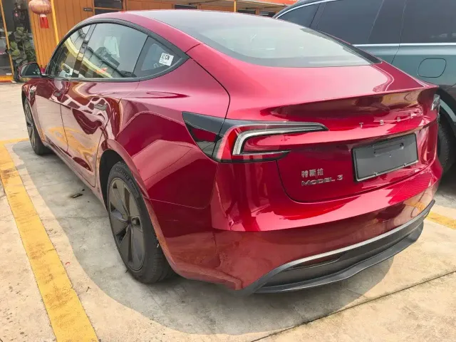 Tesla Model 3 2023 Rear-Wheel Drive — Фото автомобиля 8