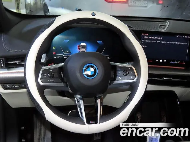 BMW iX1 U11 — Фото автомобиля 8