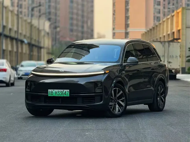 Li Auto L8 — Фото автомобиля 3