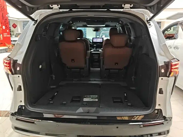 Toyota Sienna — Фото автомобиля 18
