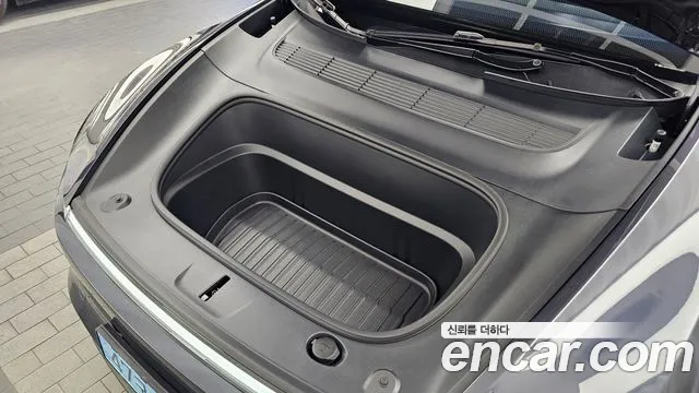 Tesla Model Y — Фото автомобиля 2