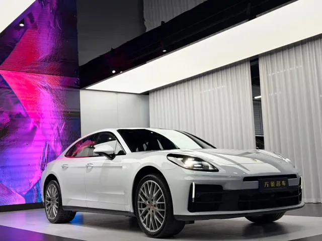 Porsche Panamera — Фото автомобиля 3