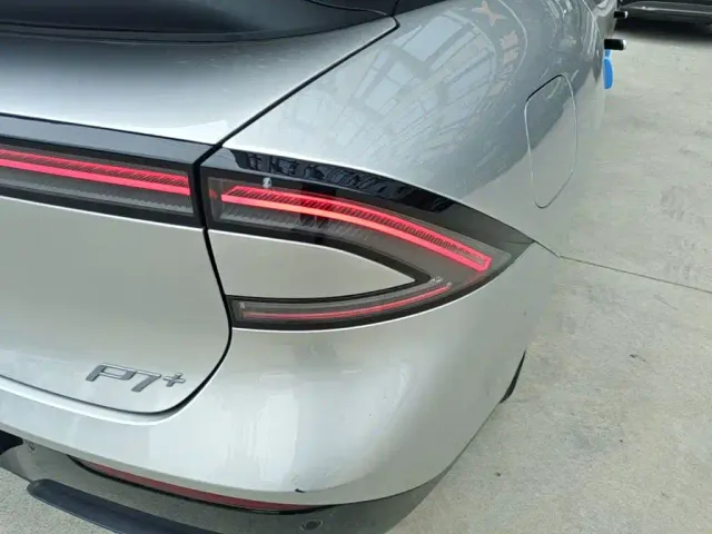 Xpeng P7+ — Фото автомобиля 7